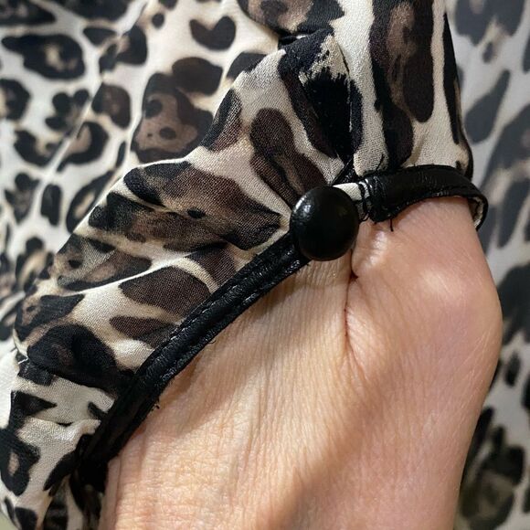 Chico’s SZ 8 Semi Sheer Black Chiffon Animal Print Blouse Open Split Back - Picture 5 of 13